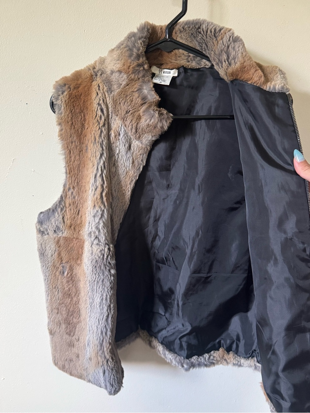 Genuine Rabbit Fur Vest Size Medium - Picture 5 of 5